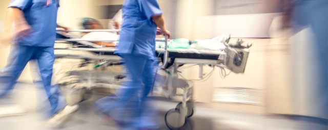 Свердловские врачи спасли жизнь пациентки с разорвавшейся аневризмой сонной артерии